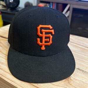 Black official New Era SF Giants fitted 7 5/8 wool hat.
